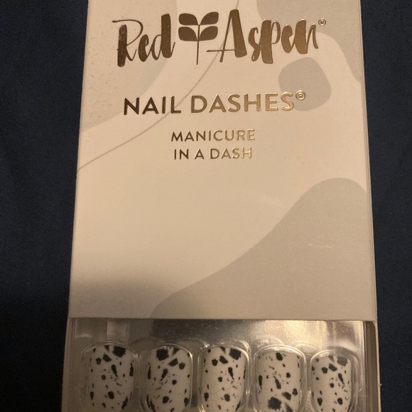 Red Aspen Loyalty Box Nail Dashes - Picture 1 of 3